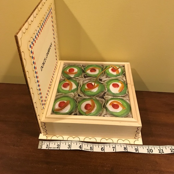 Dolce & Gabbana display - Picture 5 of 10